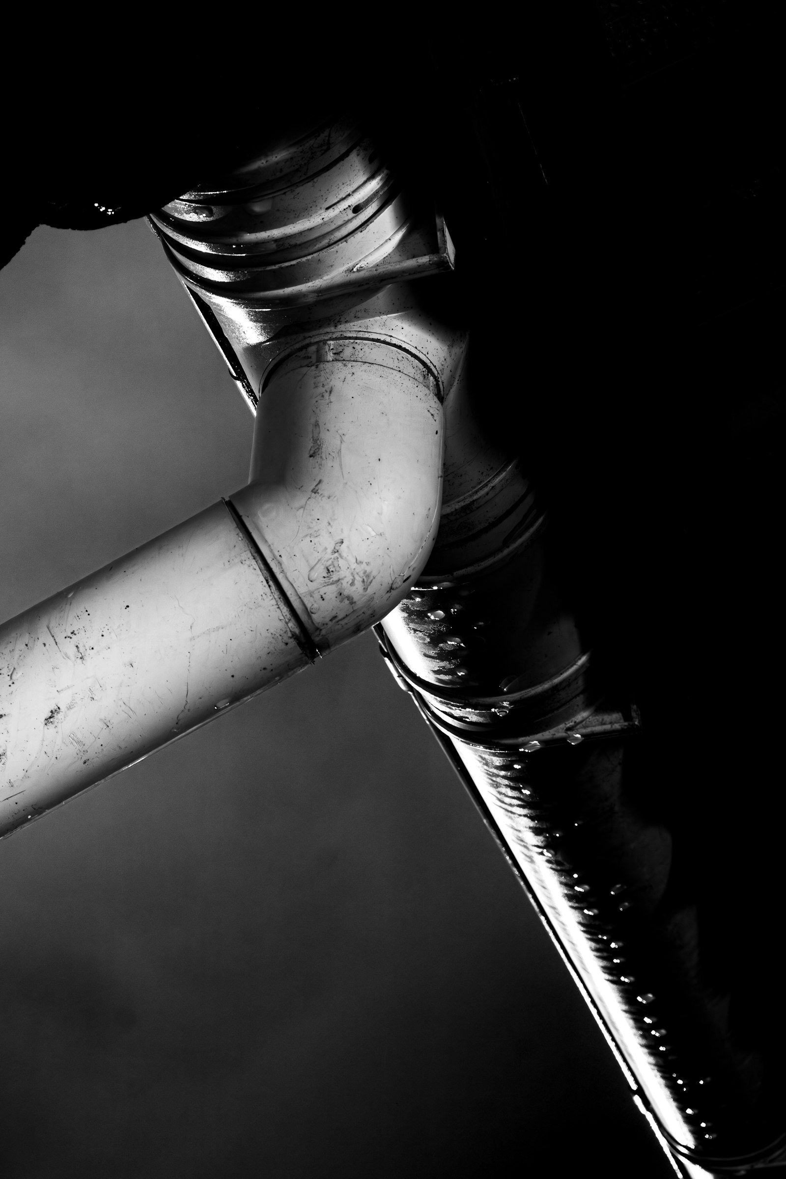 Elbow and tee hydraulic fittings